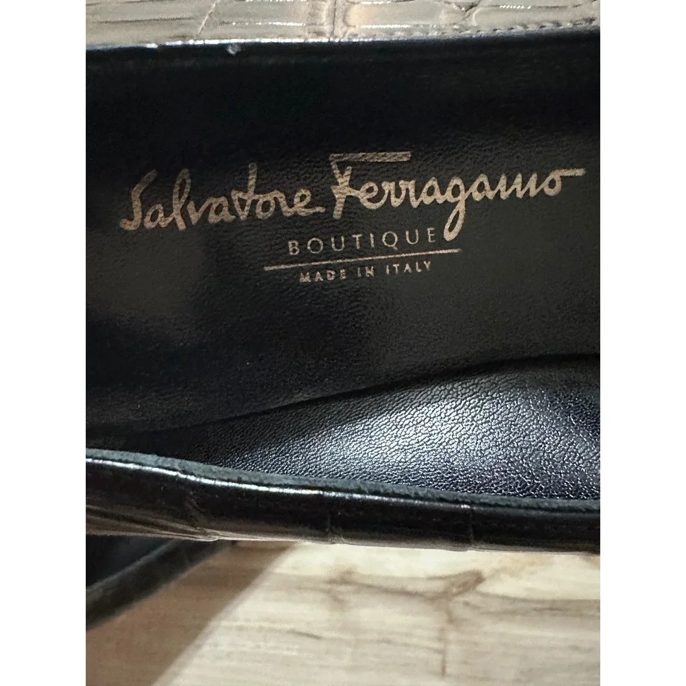 Vintage Salvatore Ferragamo Boutique Croc-embossed Leather Pumps made in Italy